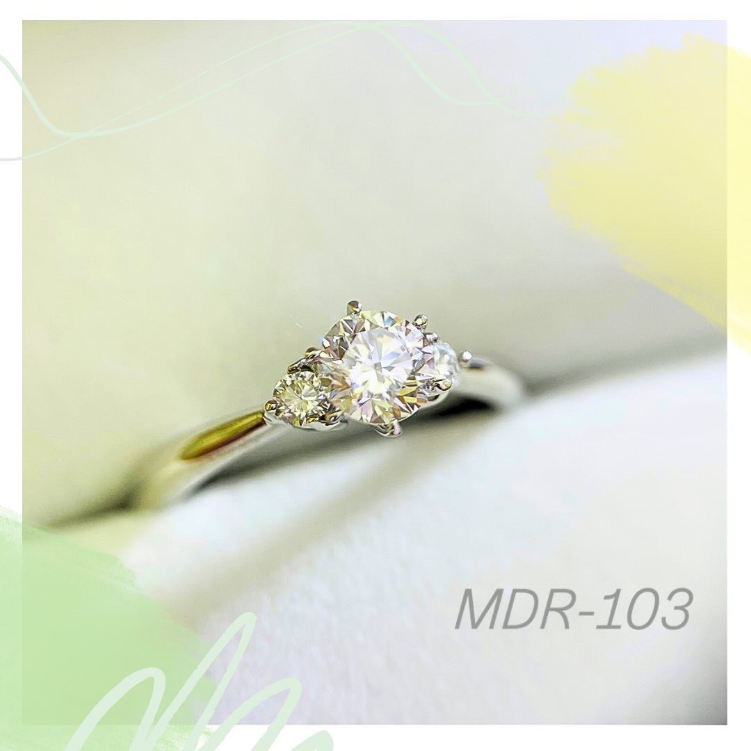 実際におつくりいただいたメモリアルダイヤモンドリング。ダイヤの大きさが大きくなるとより華やかさが増します。