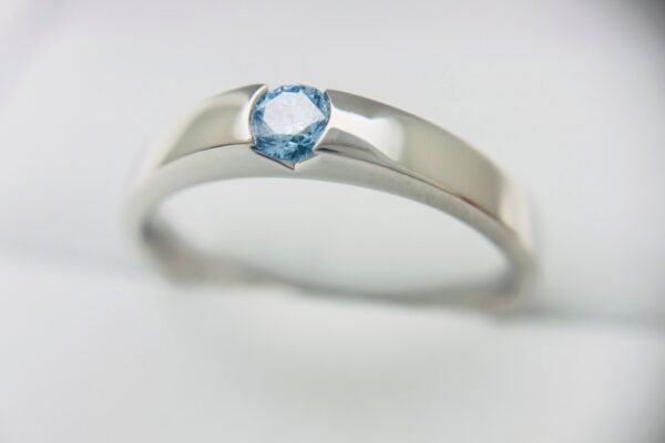 お客様が実際に制作された、品番MDR-109のメモリアルダイヤモンドリング