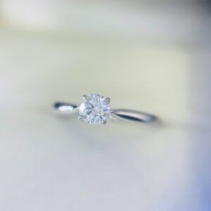 TK様/ 東京都による、ライフジェムの遺骨ダイヤモンドリング (品番MDR-104) のお客様の声 。「製作過程でも定期的に報告を頂き、仕上がりに満足」したとの評価。