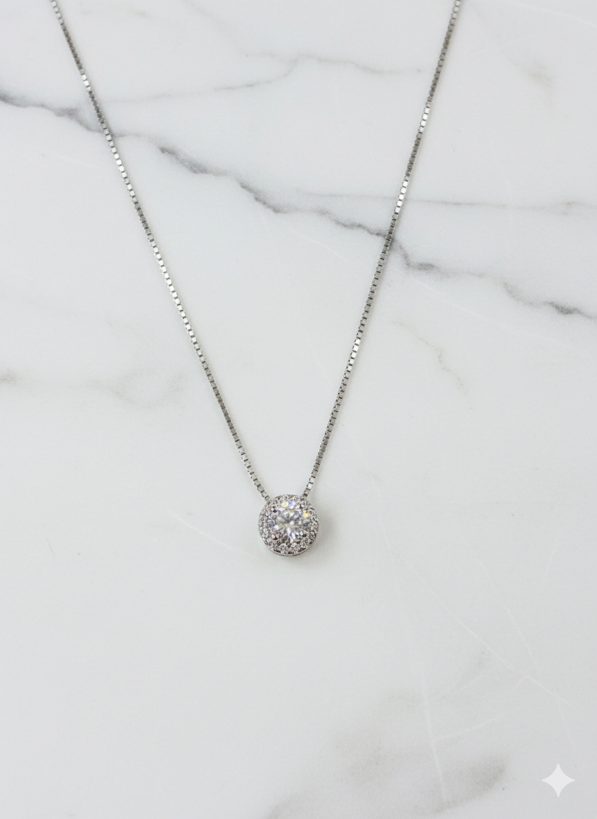 遺骨ダイヤモンドをセンターに配したネックレス（MDN-111）